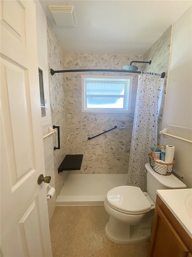 full bathroom featuring a tile shower, visible vents, toilet, and vanity