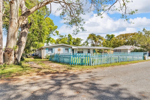 view of front facade with a fenced front yard