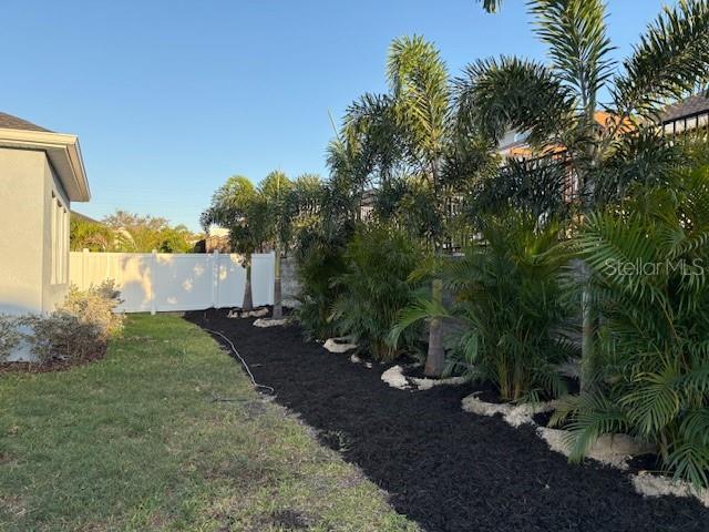 1436 Gopher Loop, Tarpon Springs, FL 34689 - view of yard featuring fence