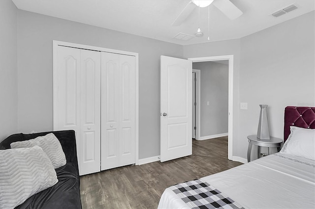 11895 Crestridge Loop, New Port Richey, FL 34655 - bedroom featuring baseboards, ceiling fan, visible vents, a closet, and wood finished floors