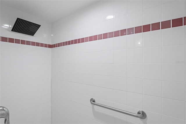 303 Rochester St, Spring Hill, FL 34609 - bathroom with tiled shower