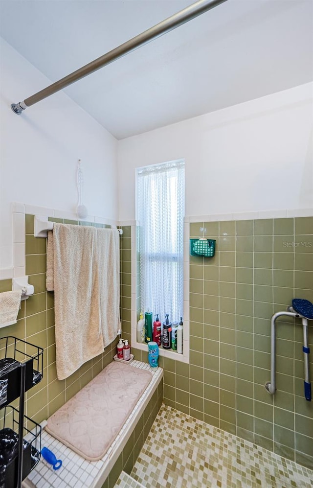 4107 Glissade Dr, New Port Richey, FL 34652 - bathroom with a tile shower