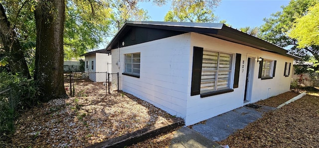 807 S Castle Ct, Tampa, FL 33612 - view of side of home featuring fence