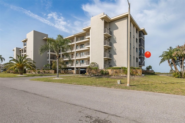 8251 Brent St Unit 918, Port Richey, FL 34668 - view of apartment building / complex