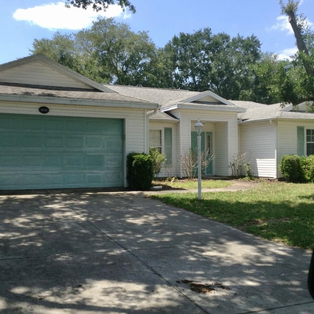 3850 Plantation Blvd, Leesburg, FL 34748 - ranch-style home with a front yard, driveway, and a garage