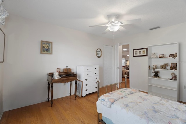 6530 Pine Meadows Dr, Spring Hill, FL 34606 - bedroom featuring light wood-style flooring, visible vents, and a ceiling fan