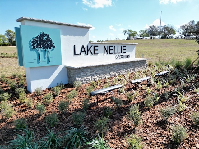 community sign featuring a lawn