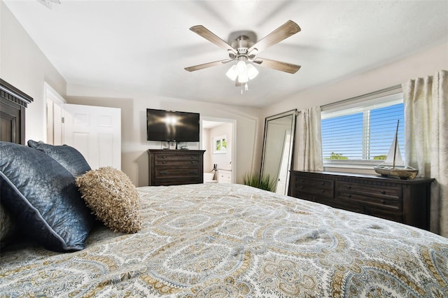 bedroom with ceiling fan