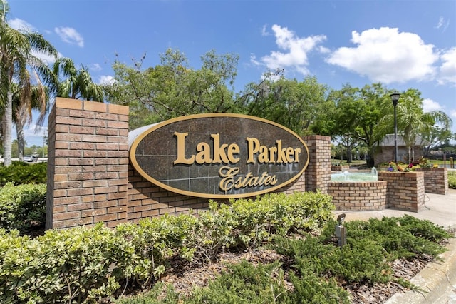view of community / neighborhood sign