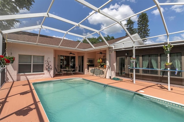 outdoor pool with a ceiling fan, a lanai, and a patio