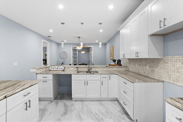 kitchen featuring a sink, tasteful backsplash, a peninsula, ceiling fan, and recessed lighting