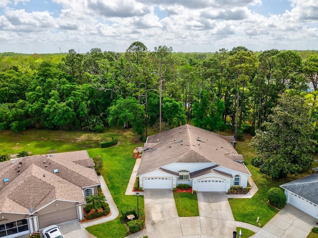 bird's eye view featuring a wooded view
