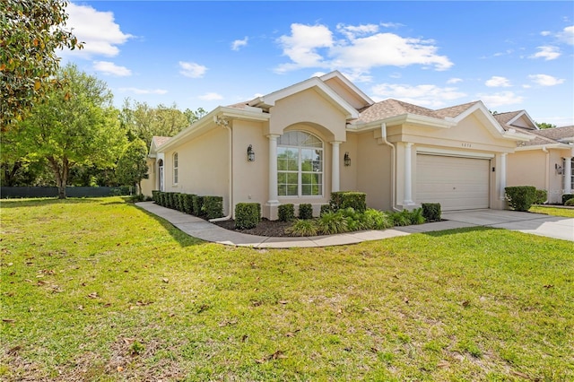 view of front facade featuring stucco siding, an attached garage, a front lawn, and concrete driveway