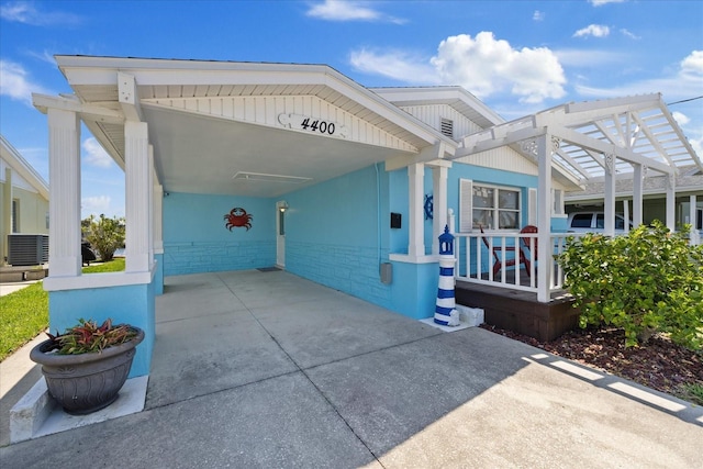 4400 Floramar Ter, New Port Richey, FL 34652 - view of front of home with a carport and concrete driveway