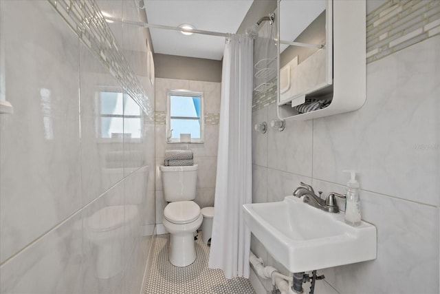 4400 Floramar Ter, New Port Richey, FL 34652 - full bathroom with tile patterned flooring, a shower with curtain, toilet, tile walls, and a sink