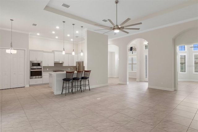 877 N Hunt Club Dr, Hernando, FL 34442 - living room with visible vents, baseboards, arched walkways, ornamental molding, and a ceiling fan