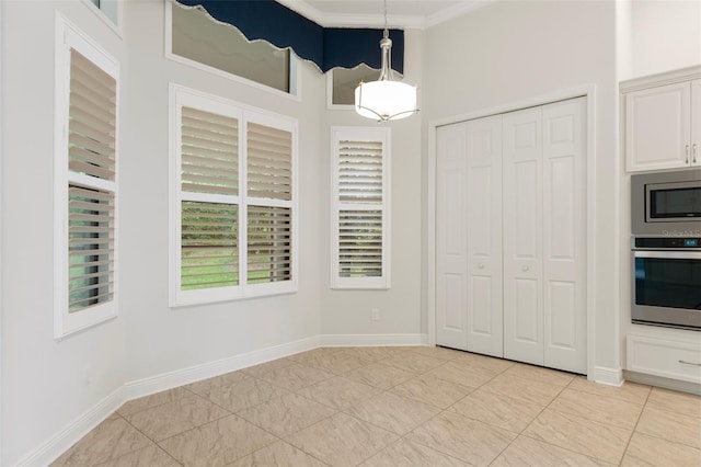 877 N Hunt Club Dr, Hernando, FL 34442 - unfurnished dining area featuring crown molding and baseboards