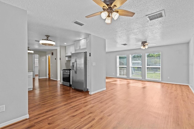 155 Patty Ann Blvd, Palm Harbor, FL 34683 - kitchen featuring appliances with stainless steel finishes, wood finished floors, a ceiling fan, and visible vents