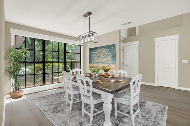 10423 Ashley Oaks Dr, Riverview, FL 33578 - dining area featuring visible vents, baseboards, wood finished floors, and a notable chandelier