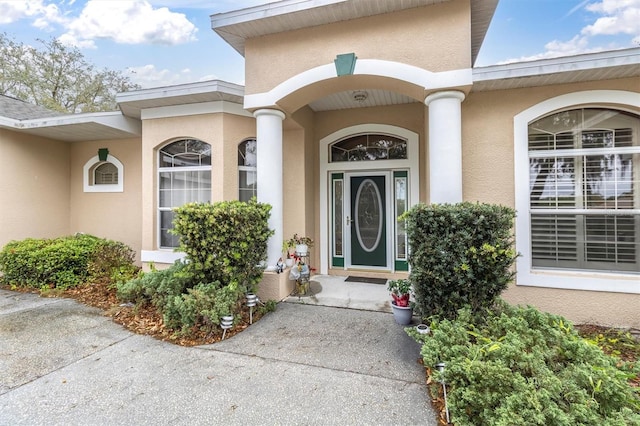 entrance to property with stucco siding