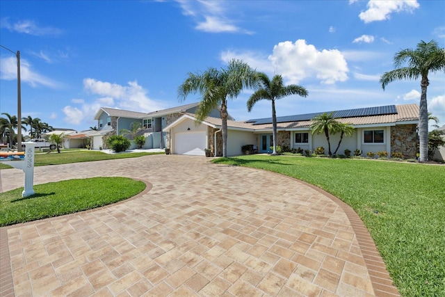 5033 Cabrilla Ct, New Port Richey, FL 34652 - single story home featuring curved driveway, stucco siding, a front lawn, and solar panels