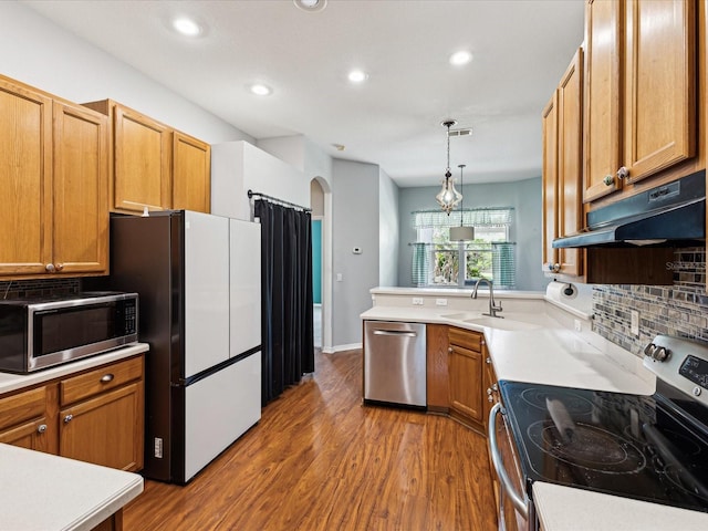 10318 Piper Dr, New Port Richey, FL 34654 - kitchen with a sink, tasteful backsplash, stainless steel appliances, and under cabinet range hood