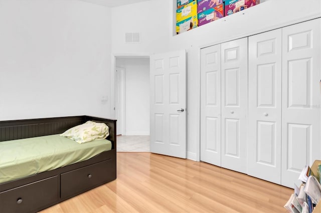 6109 Japonica Ct, New Port Richey, FL 34655 - bedroom featuring visible vents, a closet, a high ceiling, and wood finished floors