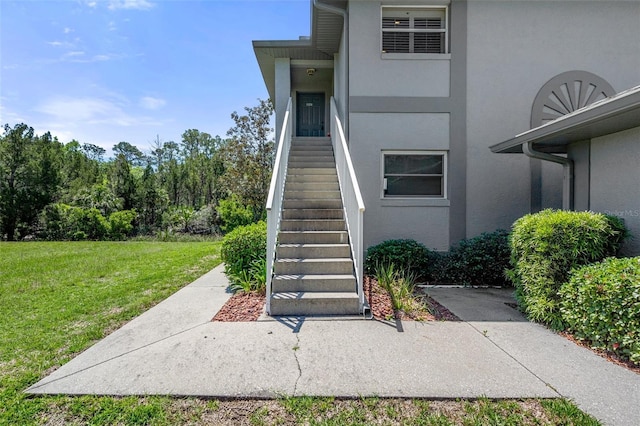 11274 W Cove Harbor Dr Unit 11274, Crystal River, FL 34428 - view of exterior entry featuring stucco siding and a yard