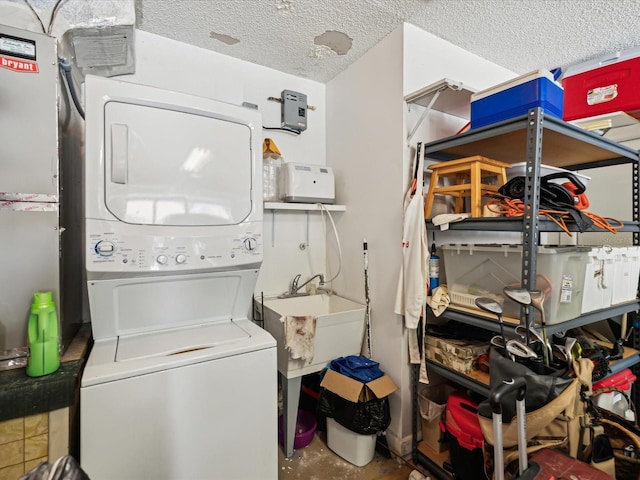 11536 Golden Rain Dr, New Port Richey, FL 34654 - clothes washing area with stacked washing machine and dryer, a textured ceiling, and a sink