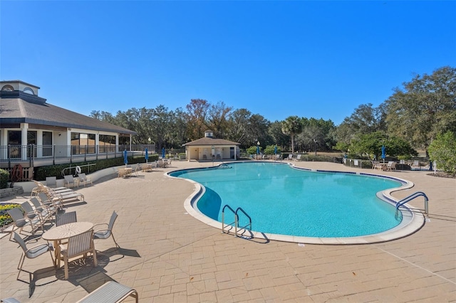 6095 W Douneray Loop, Crystal River, FL 34429 - pool with a patio area and fence