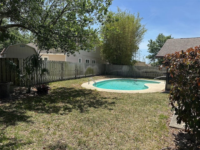1412 Wexford Dr N, Palm Harbor, FL 34683 - view of swimming pool featuring a fenced in pool, a fenced backyard, and a yard