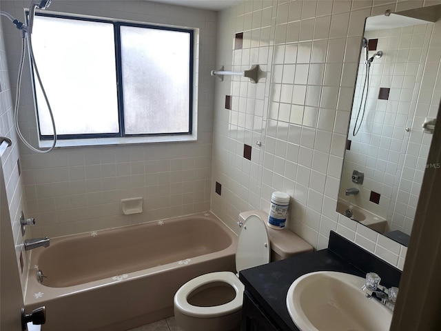 1412 Wexford Dr N, Palm Harbor, FL 34683 - bathroom featuring toilet, bathing tub / shower combination, and vanity