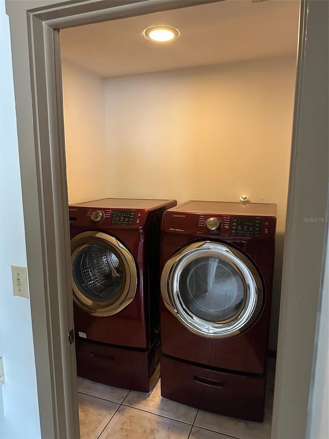 1412 Wexford Dr N, Palm Harbor, FL 34683 - laundry room with tile patterned floors, laundry area, and washing machine and dryer