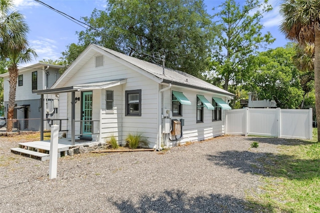 view of front of home featuring fence and driveway