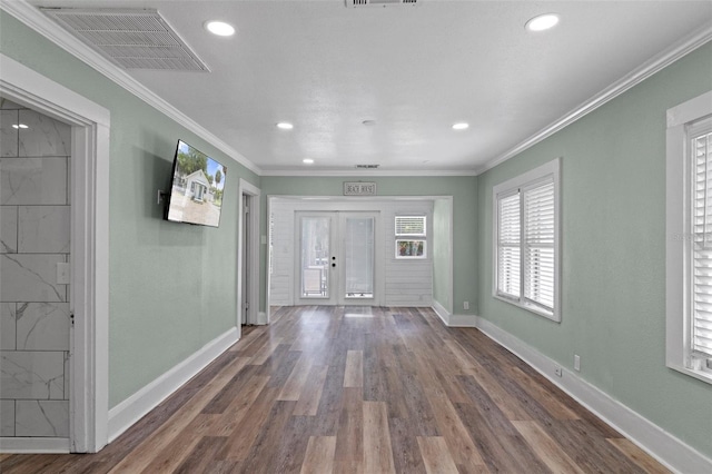 entryway with baseboards, wood finished floors, visible vents, and recessed lighting