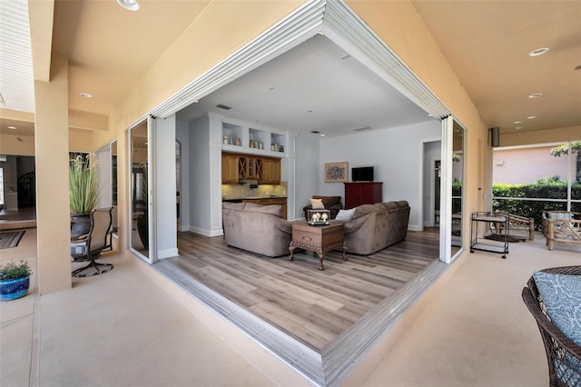 1033 Tuscany Dr, Trinity, FL 34655 - living area with recessed lighting