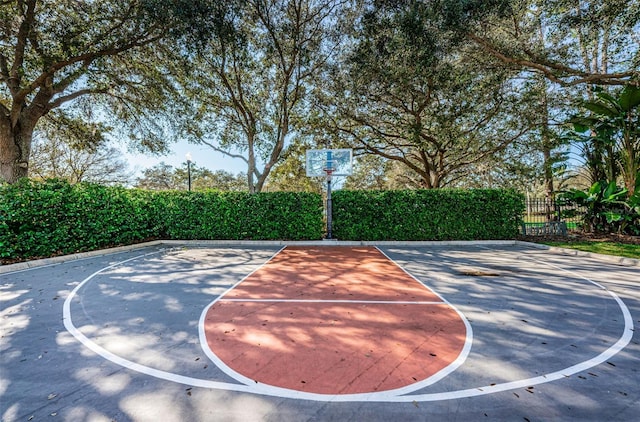 1033 Tuscany Dr, Trinity, FL 34655 - view of sport court featuring fence and community basketball court