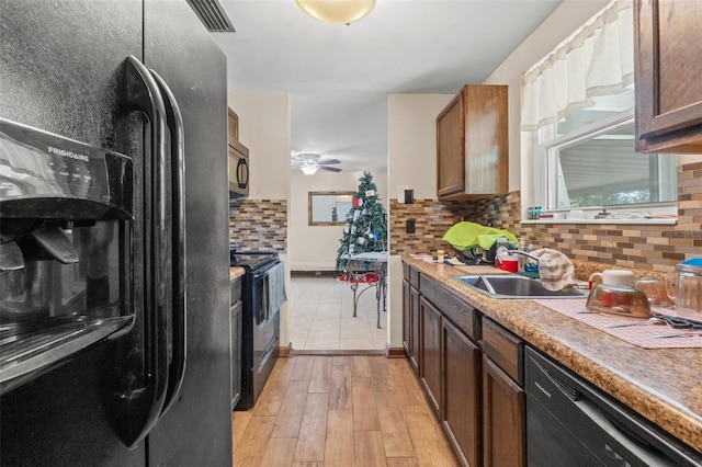 9640 Northcliffe Blvd, Spring Hill, FL 34608 - kitchen with visible vents, ceiling fan, black appliances, light wood-type flooring, and backsplash
