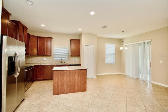kitchen with electric stove, a sink, backsplash, stainless steel refrigerator with ice dispenser, and a kitchen island