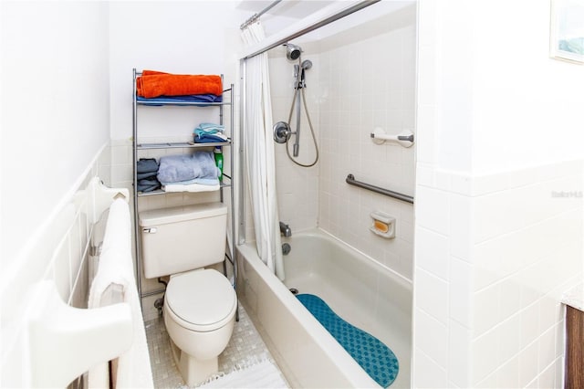 bathroom featuring shower / bath combo with shower curtain and toilet