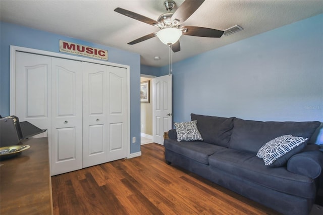 18502 Winding Oaks Blvd, Hudson, FL 34667 - living room featuring dark wood-style flooring, a ceiling fan, baseboards, and visible vents