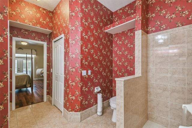 18502 Winding Oaks Blvd, Hudson, FL 34667 - full bath featuring tile patterned floors, a tile shower, toilet, and ensuite bath