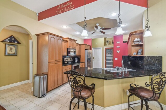 18502 Winding Oaks Blvd, Hudson, FL 34667 - kitchen with ceiling fan, a sink, stainless steel appliances, baseboards, and a peninsula