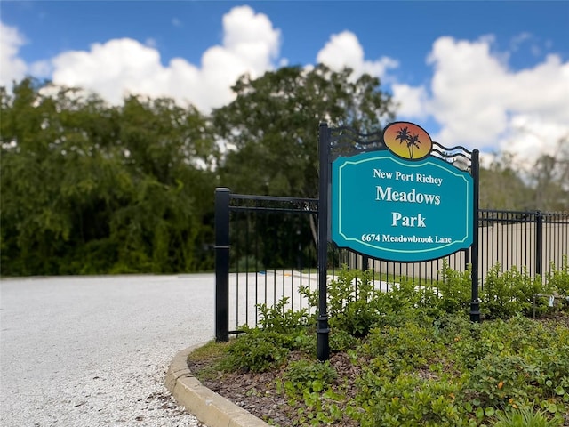 5147 Larch Ln, New Port Richey, FL 34653 - exterior space featuring fence