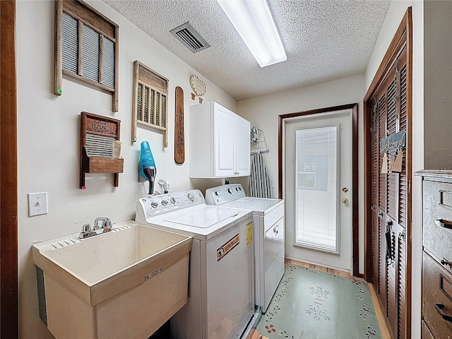 75 N Canal Dr, Palm Harbor, FL 34684 - laundry room with a textured ceiling, visible vents, washing machine and clothes dryer, cabinet space, and a sink