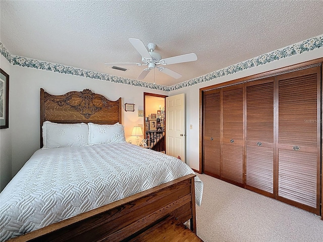 75 N Canal Dr, Palm Harbor, FL 34684 - bedroom with a ceiling fan, a closet, a textured ceiling, and visible vents