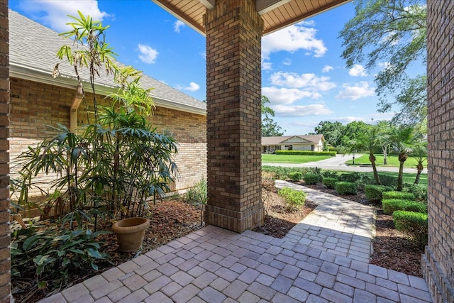 888 Royal Birkdale Dr, Tarpon Springs, FL 34688 - view of patio / terrace