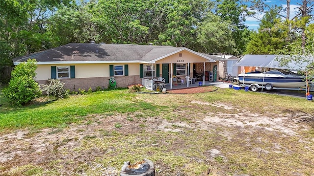 ranch-style home featuring stucco siding, covered porch, and a front lawn