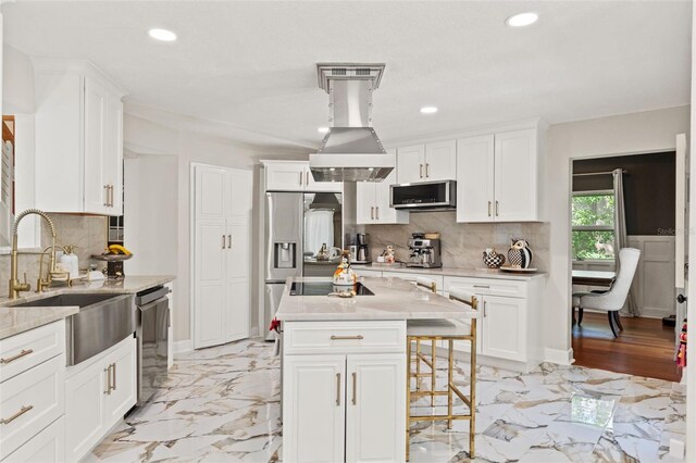 520 Lafayette Blvd, Oldsmar, FL 34677 - kitchen featuring a sink, stainless steel appliances, a breakfast bar area, recessed lighting, and decorative backsplash