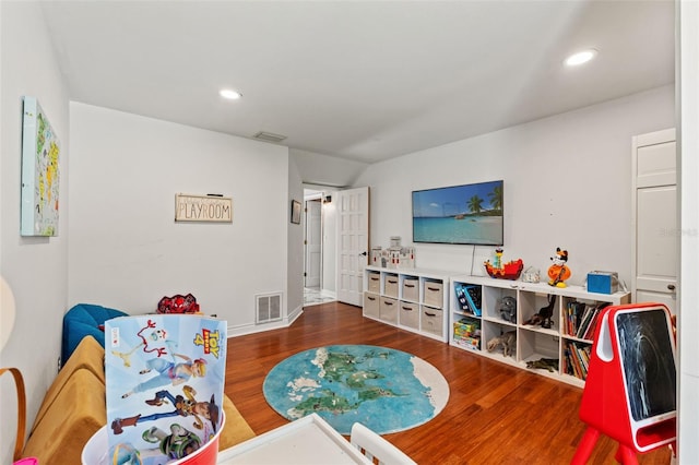 520 Lafayette Blvd, Oldsmar, FL 34677 - rec room with visible vents, wood finished floors, and recessed lighting